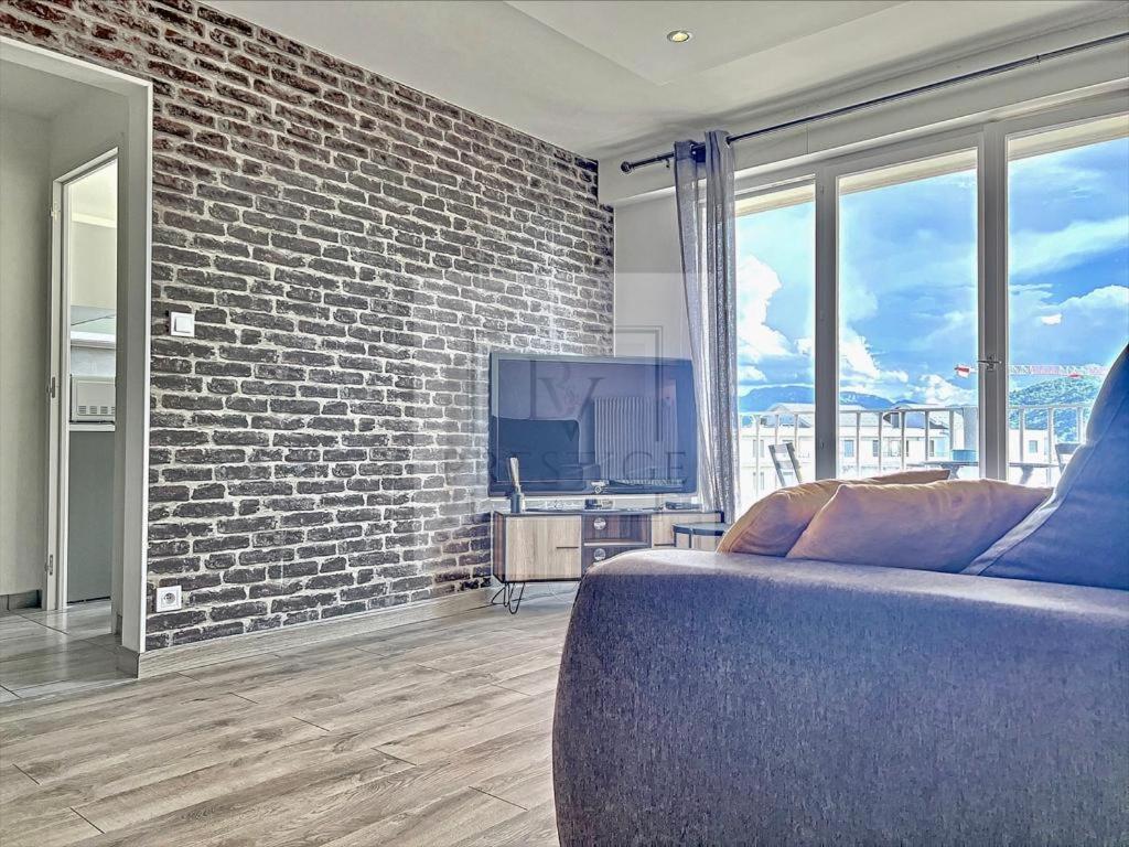 B&V Prestige - T1 Proche Du Tram Apartment อานมาส ภายนอก รูปภาพ